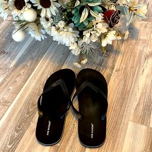 Joe Boxer Men’s Black Flip-Flops